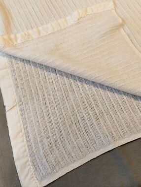 Vintage Acrylic Waffle Weave Thermal Blanket Satin Trim Full White 86” X  72”b